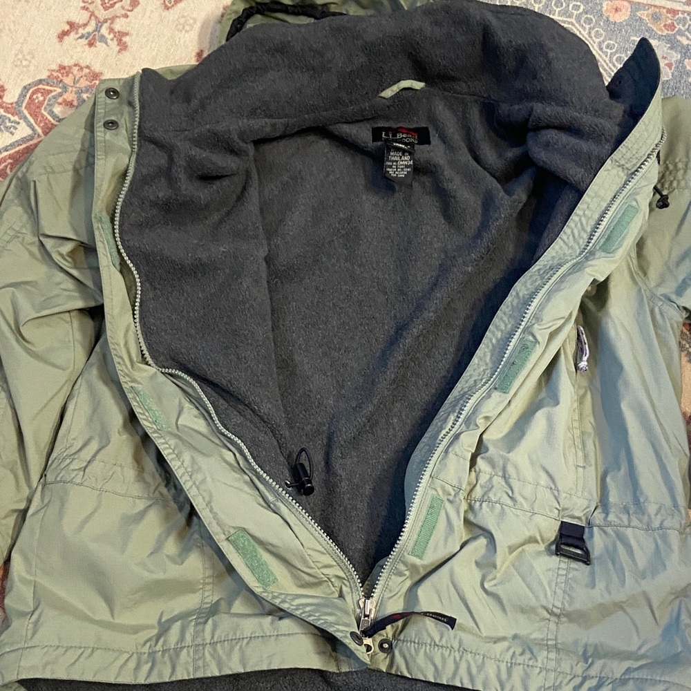 L.L. Bean Women's Green Ski Jacket - Picture 7 of 7